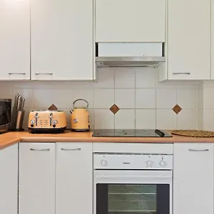 Treetops Lakeside Apartment Byron Bay